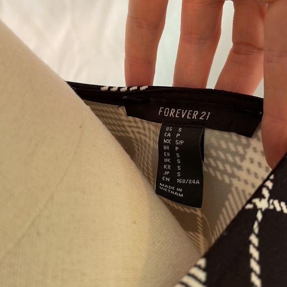 Small Plaid Black and White Cuffed Sleeve Shirt - Picture 4 of 4